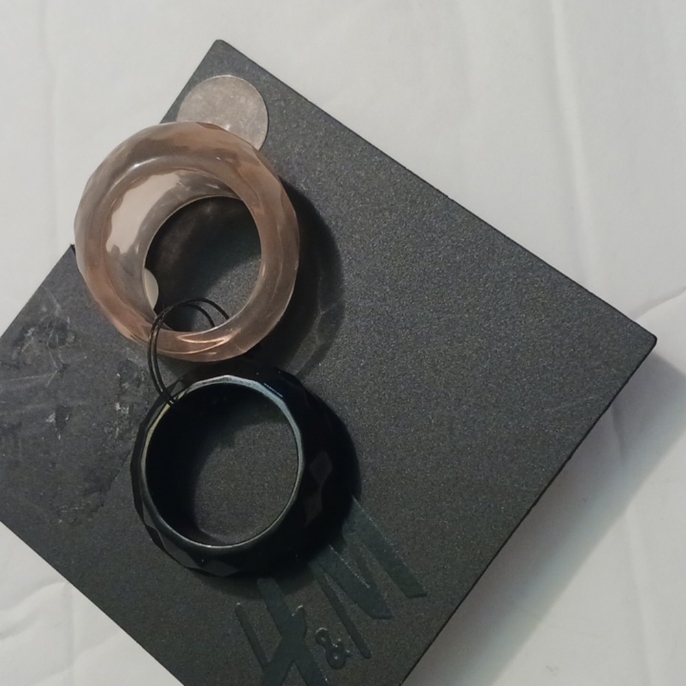H&M set of 2 plastic rings black and beige Sz. L - Picture 6 of 13